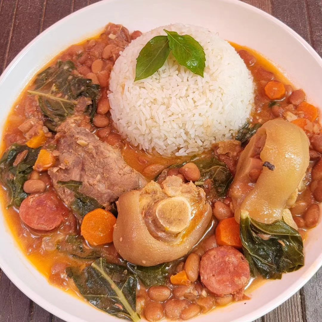 Feijoada angolana com arroz