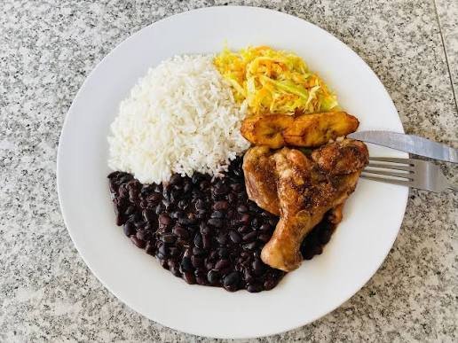 Arroz, feijão e frango